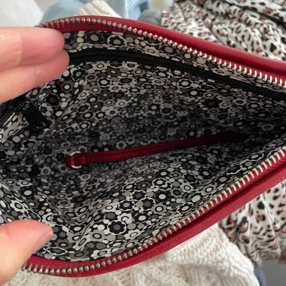 Cherry red leather Brighton small shoulder bag - Picture 5 of 6